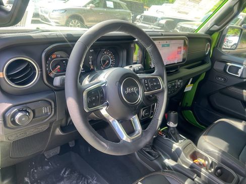 New 2026 Jeep Wrangler Unlimited Sahara w/ Whitecap Package AWD/4WD image 16
