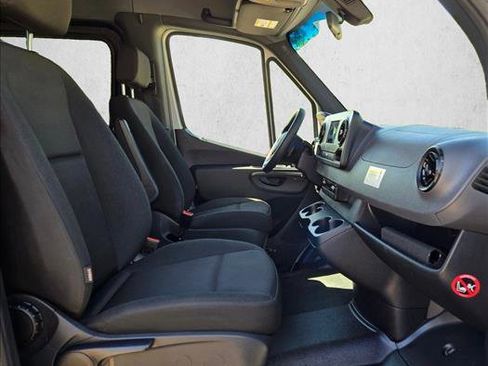 Used 2024 Mercedes-Benz Sprinter 2500 image 19