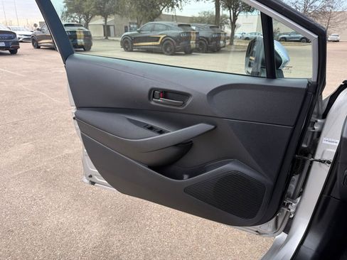 Used 2025 Toyota Corolla LE image 18