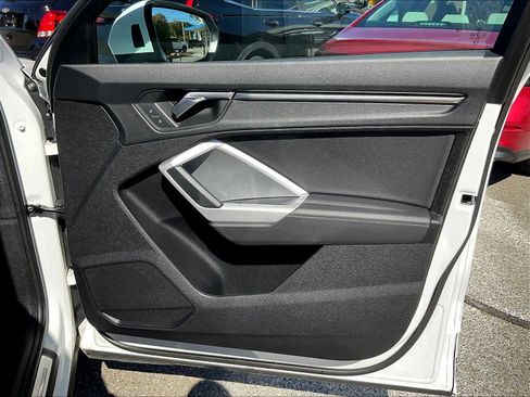 Used 2024 Audi Q3 2.0T Premium image 12