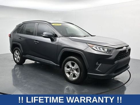 Used 2021 Toyota RAV4 XLE AWD/4WD image 2