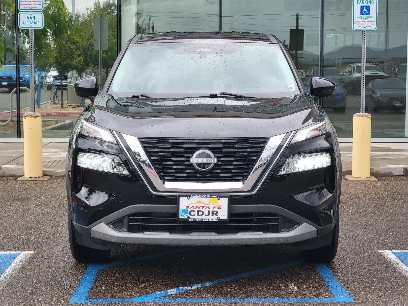 Used 2023 Nissan Rogue SV AWD/4WD image 2