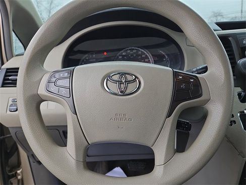 Used 2011 Toyota Sienna LE image 14