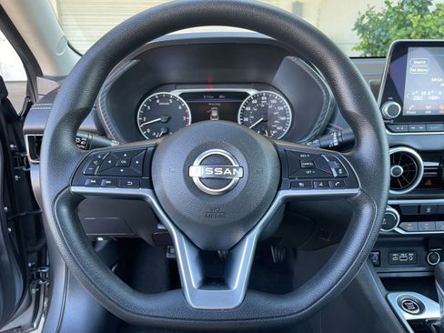 Used 2025 Nissan Sentra SV FWD image 27