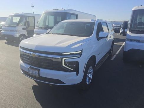 Used 2026 Chevrolet Suburban LS AWD/4WD image 1