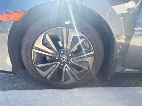 Used 2018 Honda Civic EX image 2