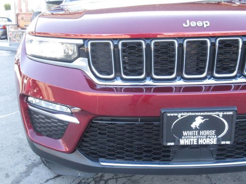Used 2022 Jeep Grand Cherokee Limited AWD/4WD image 3
