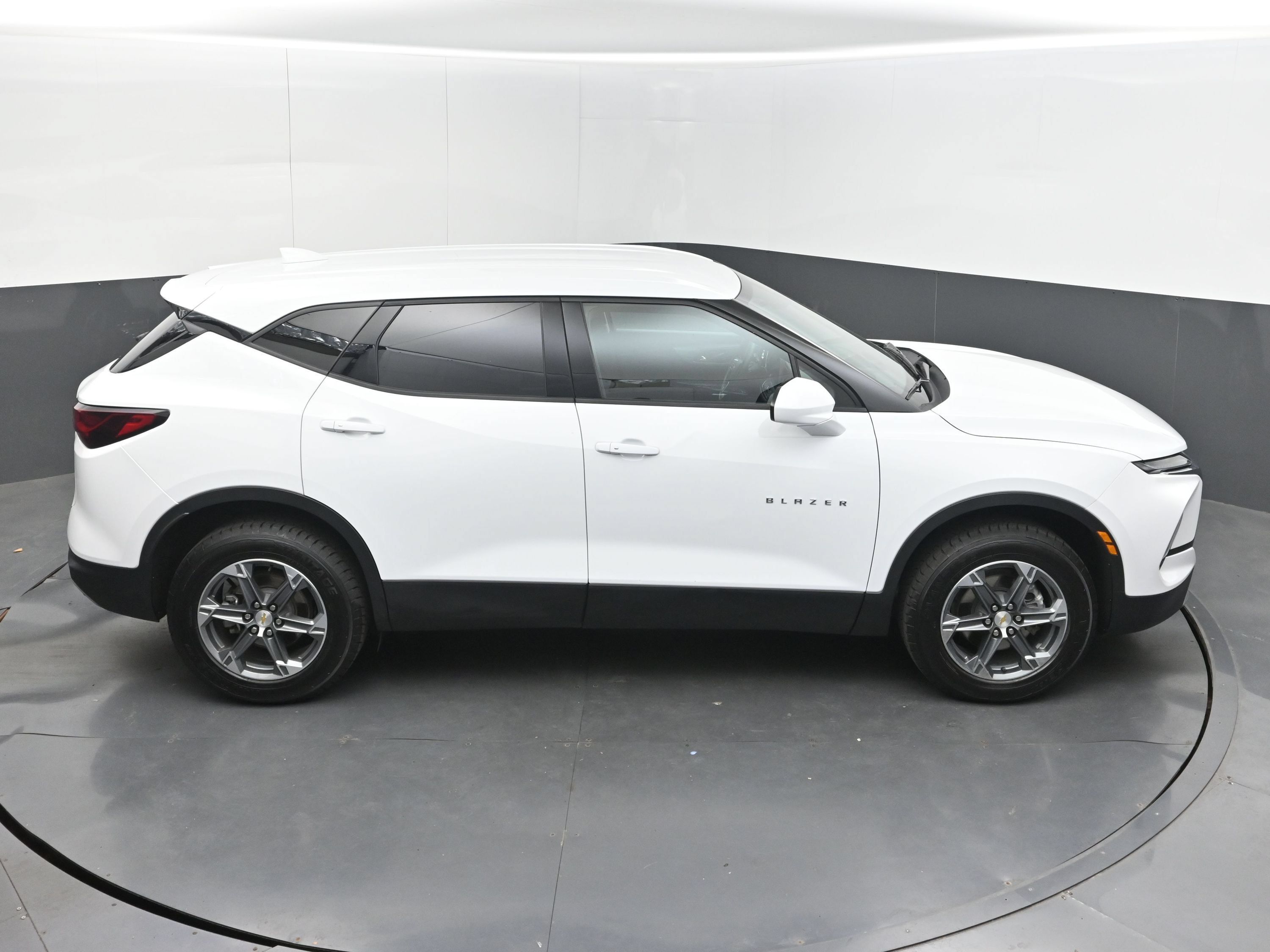 Used 2025 Chevrolet Blazer LT FWD image 38
