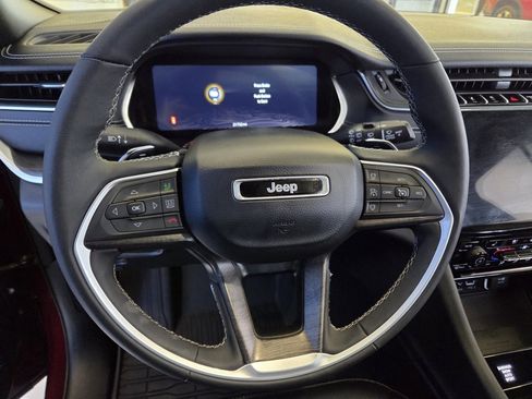 Used 2024 Jeep Grand Cherokee Limited w/ Luxury Tech Group II image 34