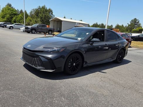 Used 2026 Toyota Camry SE FWD image 3