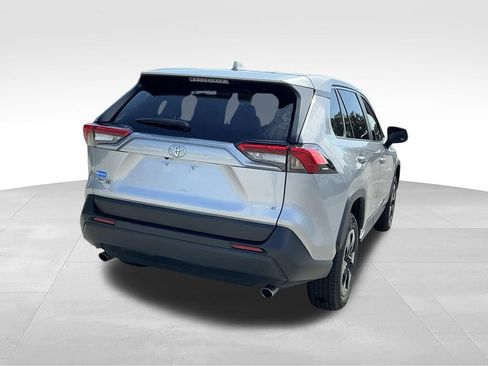 Used 2022 Toyota RAV4 LE FWD image 6