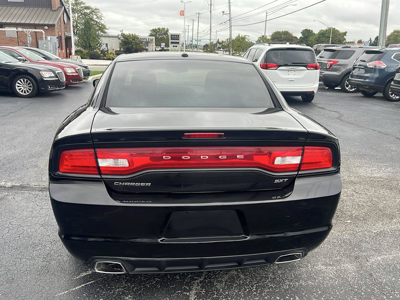 Used 2014 Dodge Charger SXT RWD image 4