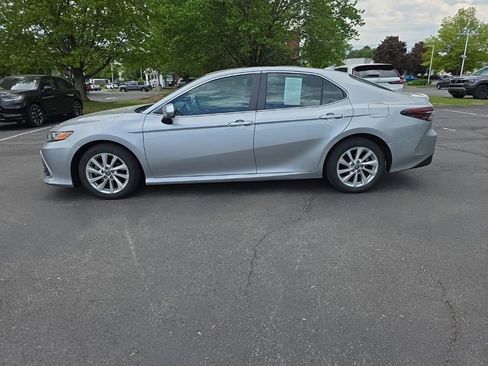 Used 2021 Toyota Camry LE FWD image 5