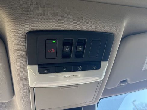 Used 2023 Nissan Rogue SL image 37