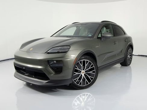 New 2026 Porsche Macan 4 Electric AWD/4WD image 6