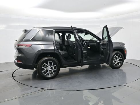 New 2025 Jeep Grand Cherokee Limited image 39