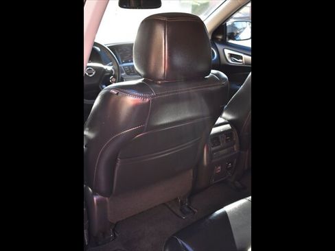 Used 2018 Nissan Pathfinder SL w/ Midnight Edition Package image 21