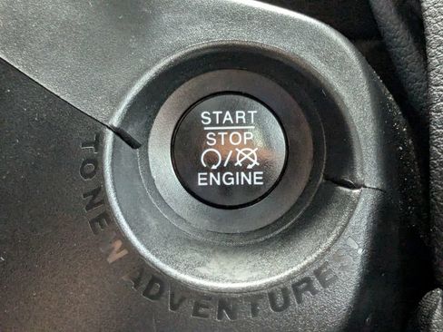 Used 2018 Jeep Renegade Limited FWD image 33