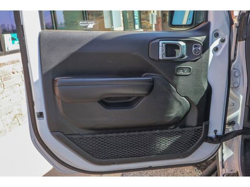 Used 2021 Jeep Gladiator Sport image 9