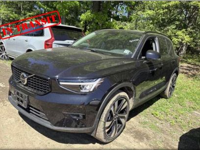 Used 2024 Volvo XC40 B5 Plus w/ Protection Package Premier