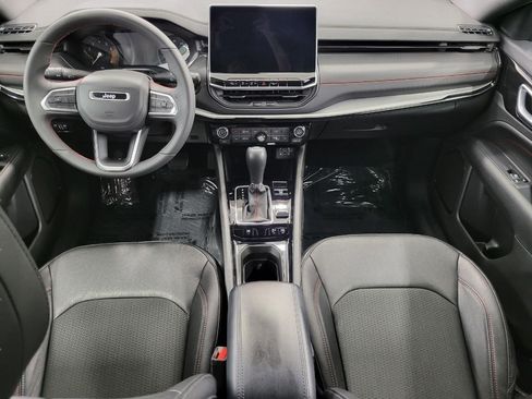 Used 2025 Jeep Compass Trailhawk AWD/4WD image 6