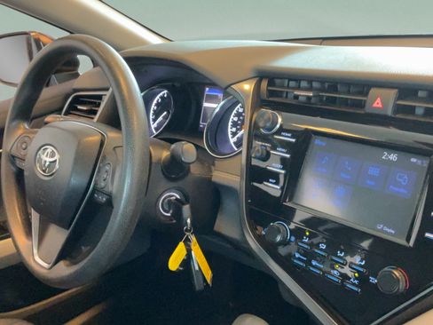 Used 2019 Toyota Camry LE FWD image 37