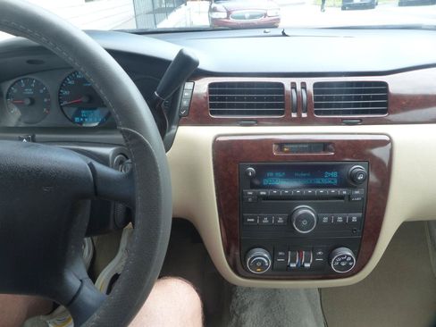 Used 2010 Chevrolet Impala LS FWD image 20