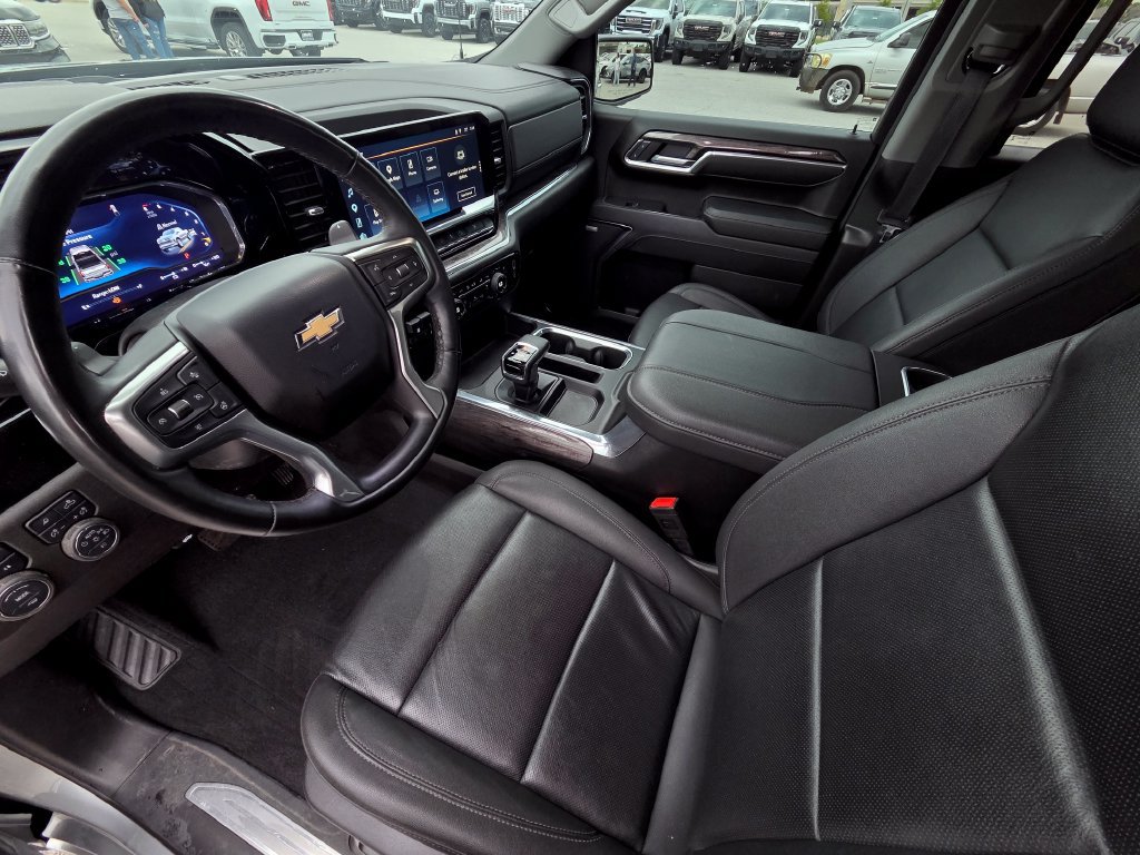 Used 2025 Chevrolet Silverado 1500 LTZ AWD/4WD image 9