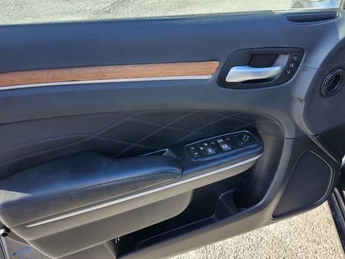 Used 2016 Chrysler 300 C Platinum image 21