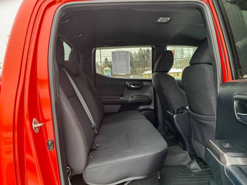 Used 2018 Toyota Tacoma TRD Off-Road image 8