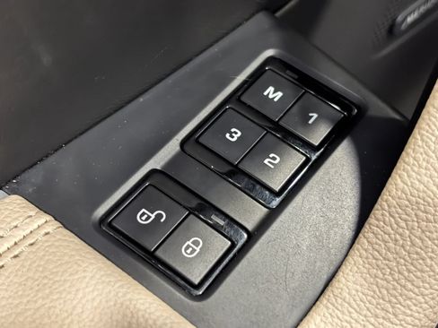 Used 2018 Jaguar F-PACE Premium AWD/4WD image 38