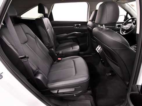 Certified 2023 Kia Sorento SX AWD/4WD image 18