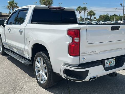 Used 2024 Chevrolet Silverado 1500 High Country w/ High Country Premium Package AWD/4WD image 3