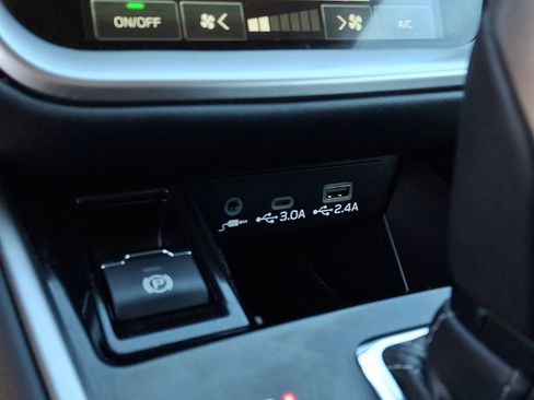 Certified 2025 Subaru Legacy Premium AWD/4WD image 18