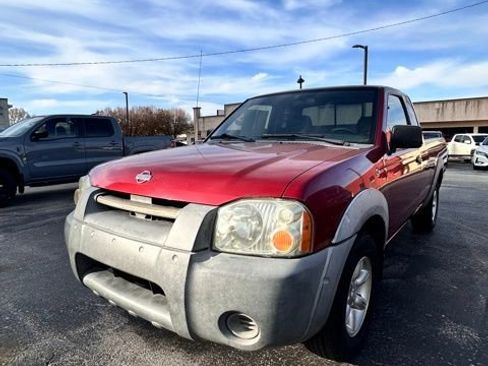 Used 2001 Nissan Frontier XE image 1