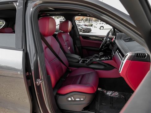 Used 2019 Porsche Cayenne image 46