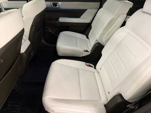 Used 2024 Hyundai Santa Fe Calligraphy image 17