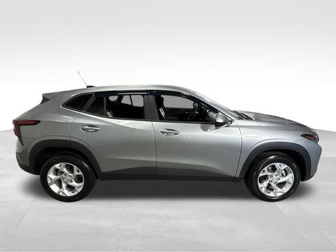 Used 2026 Chevrolet Trax LS w/ LS Convenience Package FWD image 12