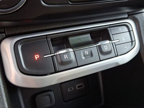 Certified 2023 GMC Acadia SLE w/ Driver Convenience Package image 15