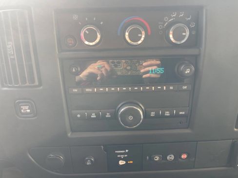 Used 2018 GMC Savana 2500 Extended RWD image 14
