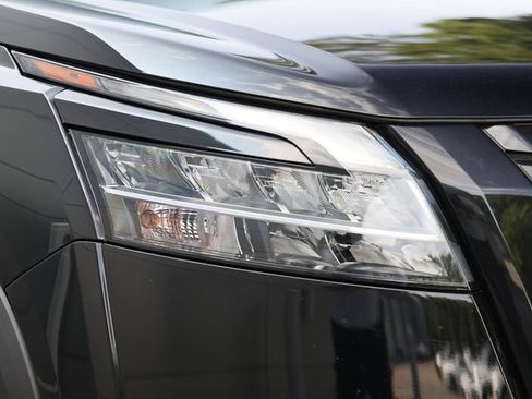 Used 2023 Nissan Pathfinder SL w/ Black Appearance Package AWD/4WD image 16