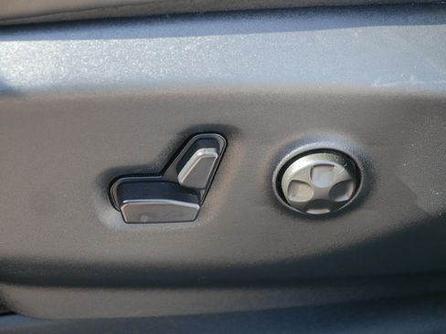 Used 2025 Chrysler Pacifica Limited FWD image 20