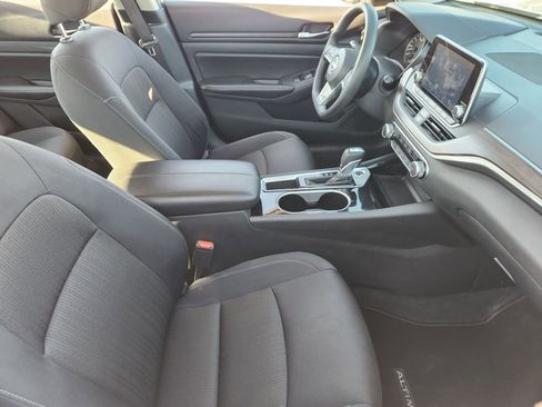 Used 2024 Nissan Altima 2.5 SV image 10
