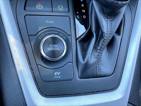 Used 2023 Toyota RAV4 LE AWD/4WD image 34