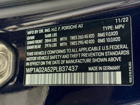 Certified 2023 Porsche Macan S AWD/4WD image 33