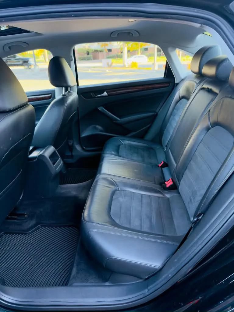 Used 2012 Volkswagen Passat TDI SEL Premium FWD image 10