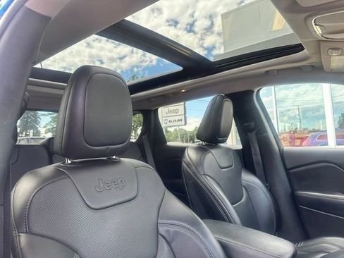 Used 2022 Jeep Cherokee Limited w/ Elite Package AWD/4WD image 4