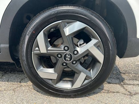 Used 2026 Hyundai Venue SEL FWD image 24