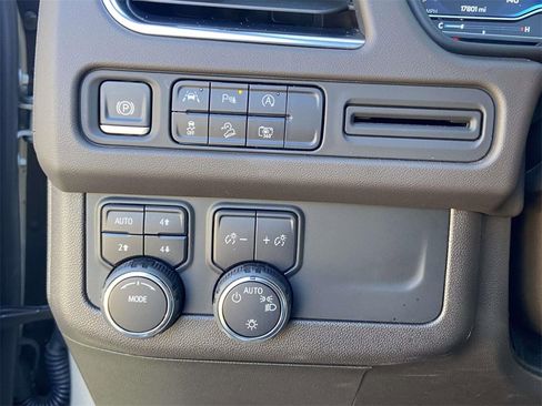 Used 2024 Chevrolet Tahoe Z71 w/ Luxury Package image 29