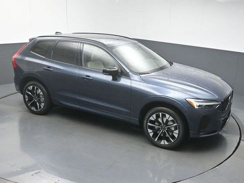 New 2026 Volvo XC60 B5 Plus w/ Protection Package Premier image 40